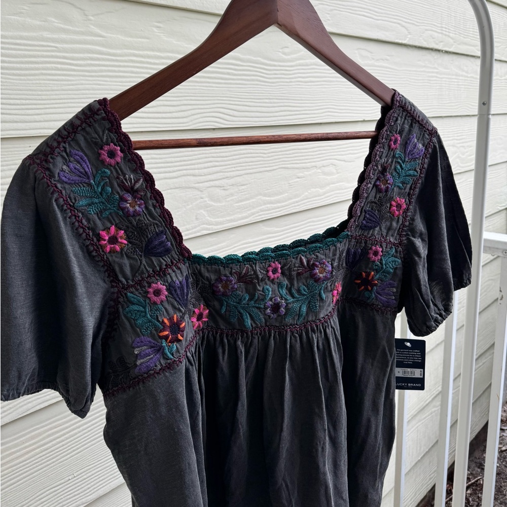 NWT Lucky Brand - Embroidered Gray Blouse with Floral Design - Picture 5 of 7